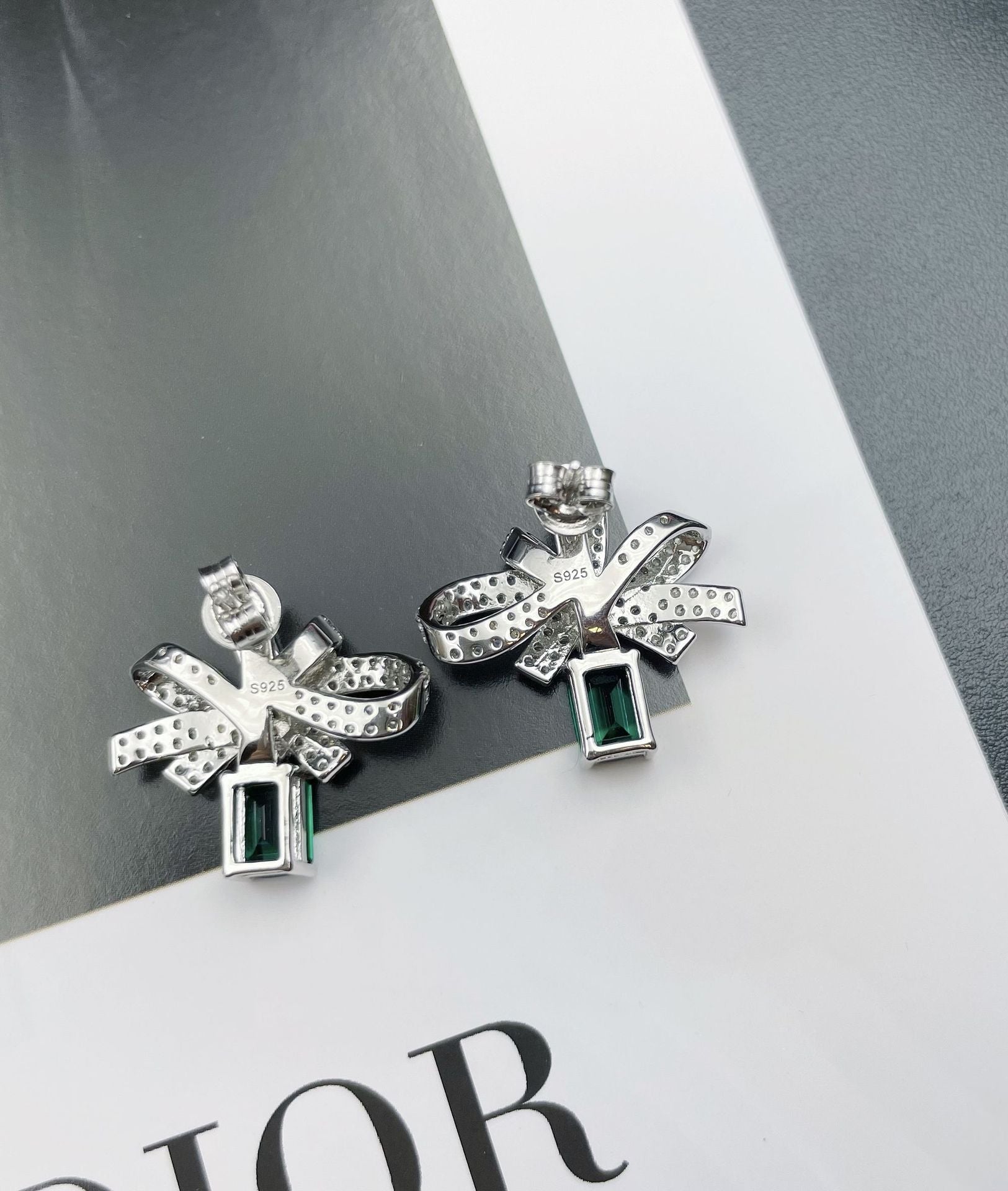 Emerald Glow | 1ct Lab-Grown Emerald Stud Earrings – S925 Sterling Silver