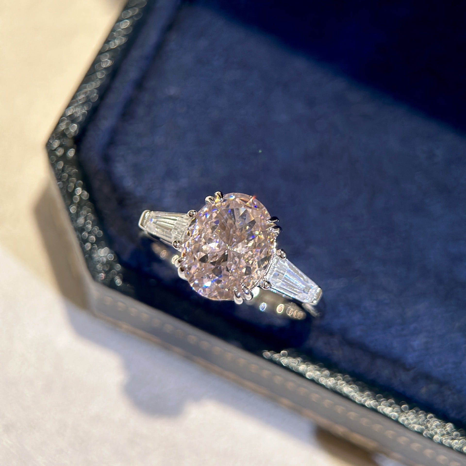 Oceana Shell Ring – 925 Silver with Oval Sparkle