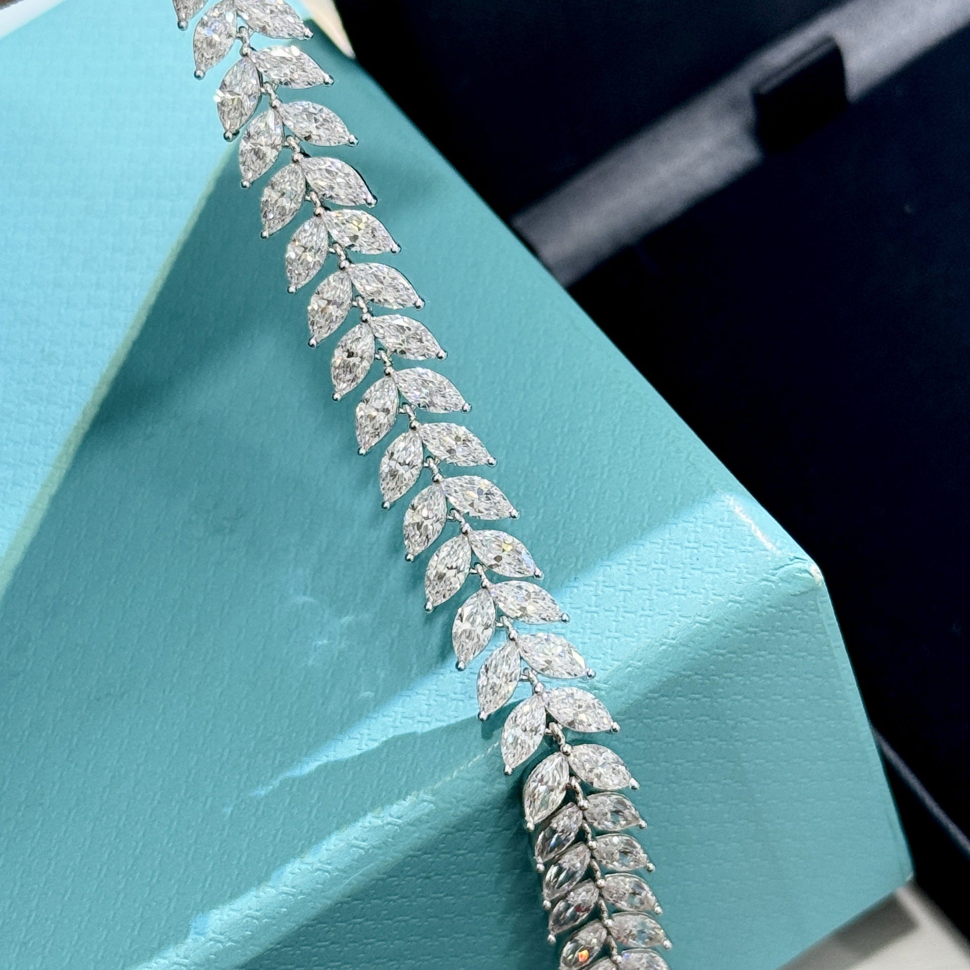 LierreLumière™ S925 Silver Pavé Leaf Vine Bracelet