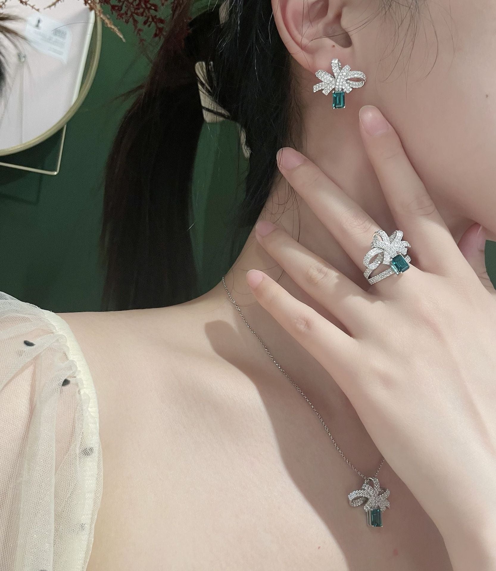 Emerald Glow | 1ct Lab-Grown Emerald Stud Earrings – S925 Sterling Silver