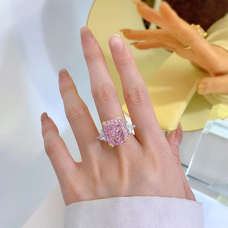 Royal Ice – Statement Engagement Ring