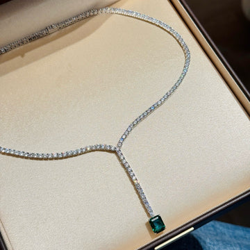 Emerald Bowdrop Necklace – 925 Silver Elegance
