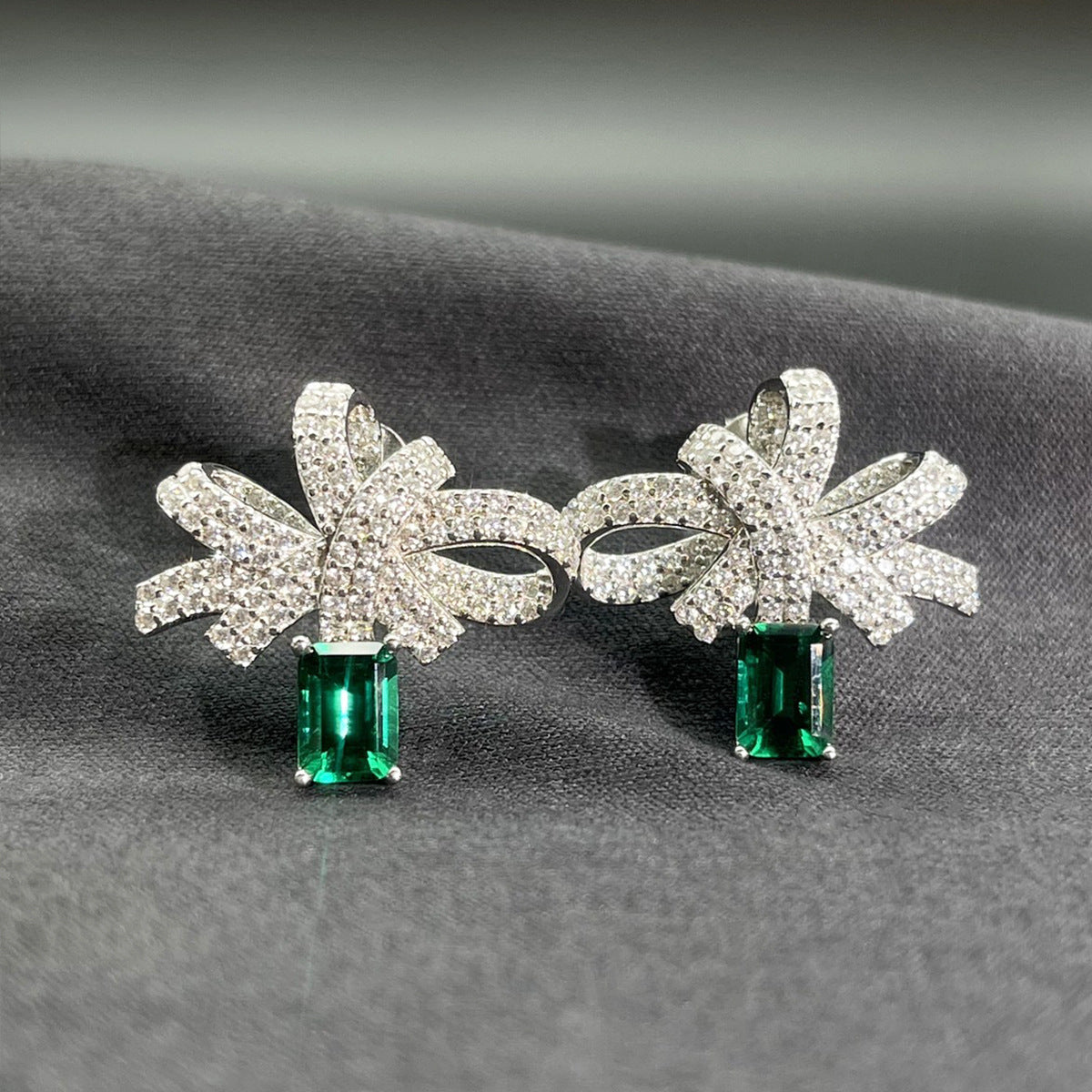 Emerald Glow | 1ct Lab-Grown Emerald Stud Earrings – S925 Sterling Silver