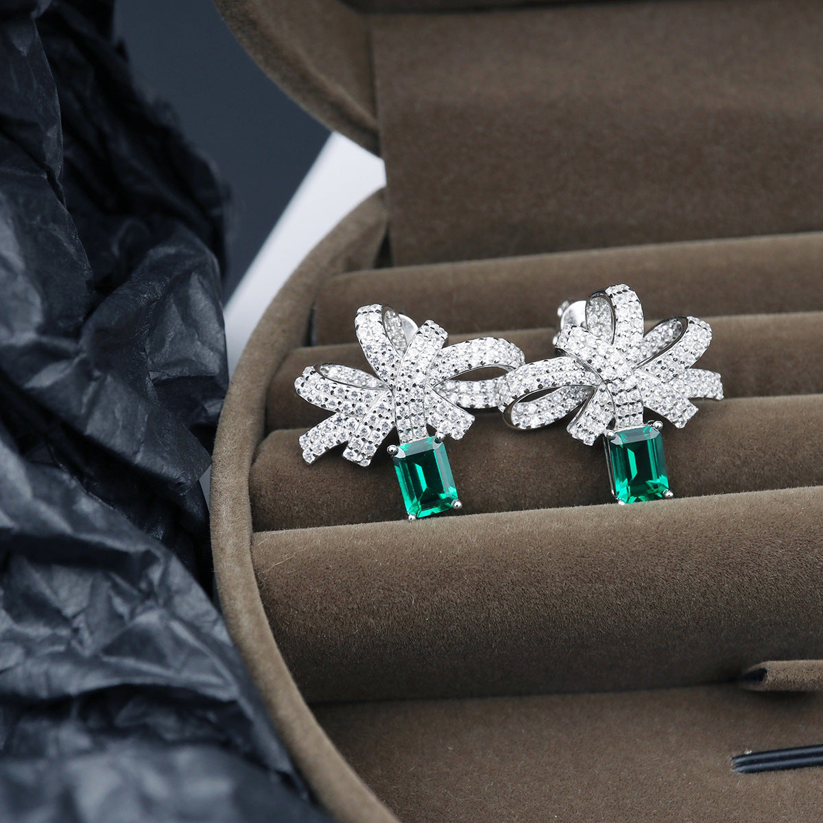 Emerald Glow | 1ct Lab-Grown Emerald Stud Earrings – S925 Sterling Silver