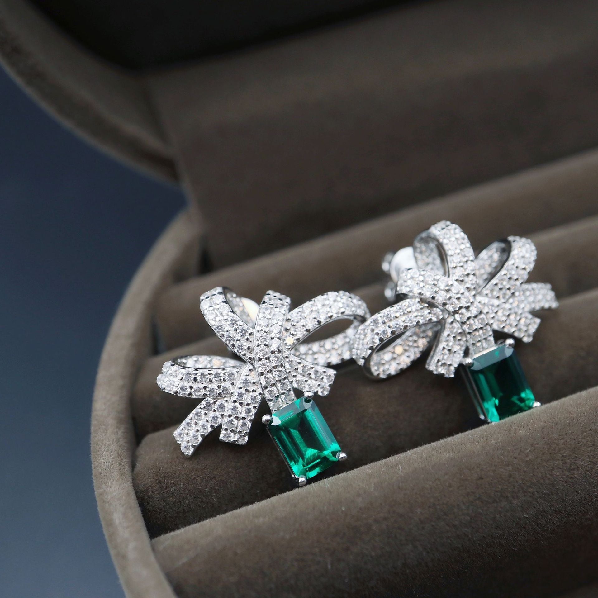Emerald Glow | 1ct Lab-Grown Emerald Stud Earrings – S925 Sterling Silver