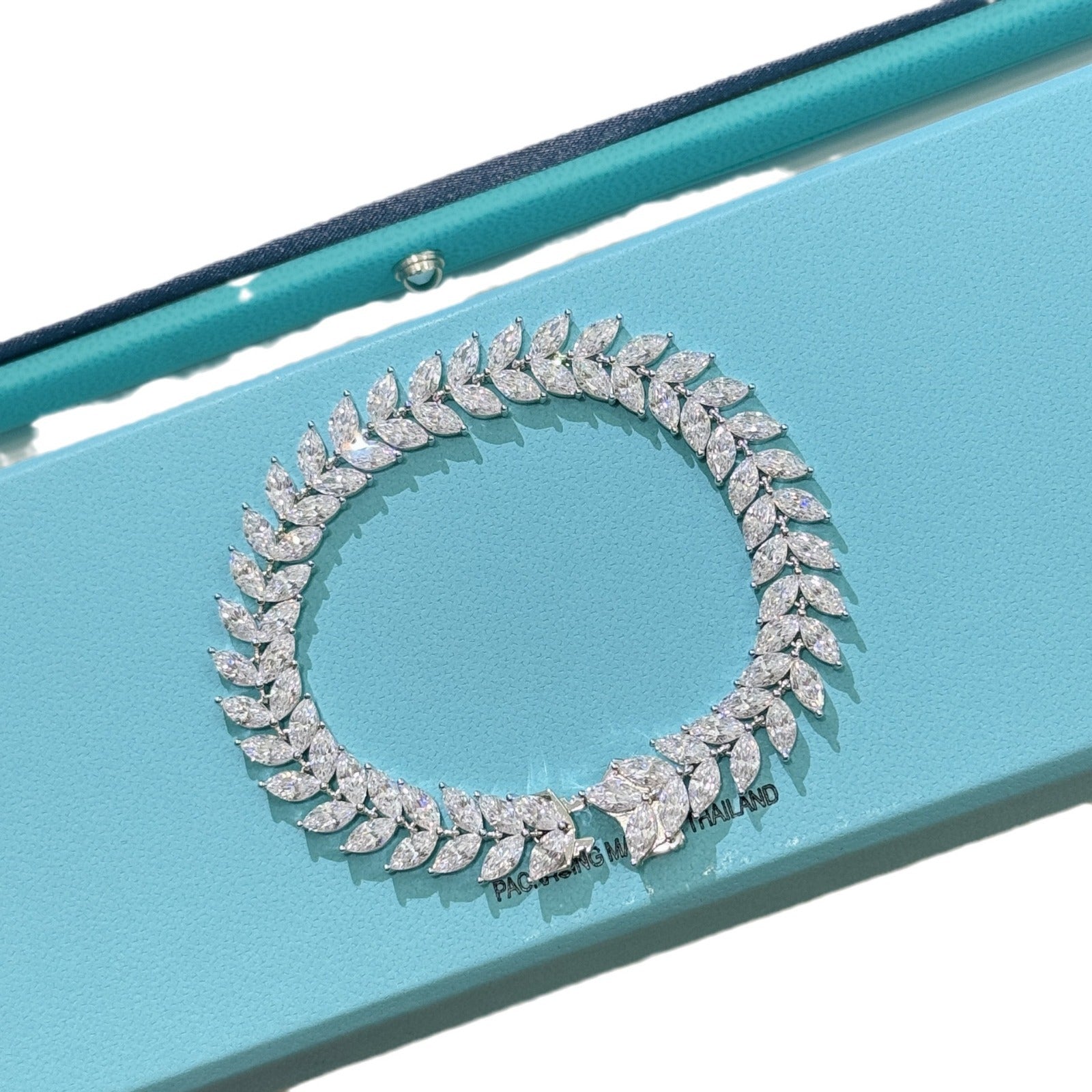 LierreLumière™ S925 Silver Pavé Leaf Vine Bracelet