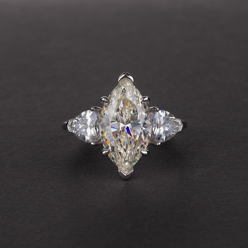 Celestia Radiant Ring – 925 Silver with Custom-Cut Zircon